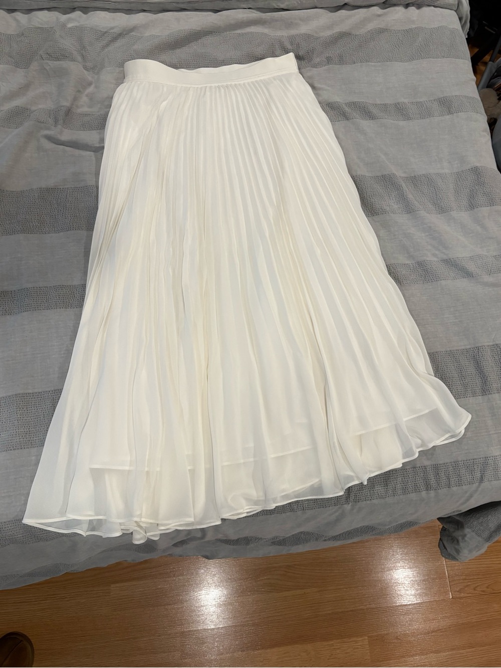 Gentle Fawn Pleated White Skirt (Jilly Box) M